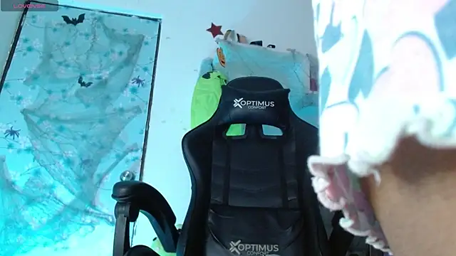 Snapshot of miss_valery2 chatting on October 16, 3:37 am miss valery2 online show from October 16, 3:37 am