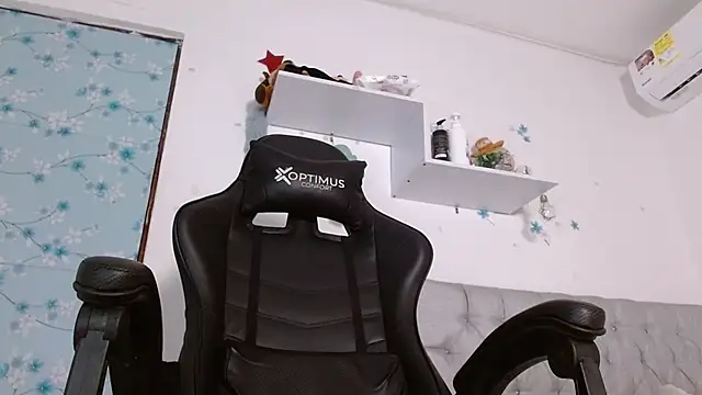 Snapshot of miss_valery2 chatting on October 5, 4:25 am miss valery2 online show from October 5, 4:25 am