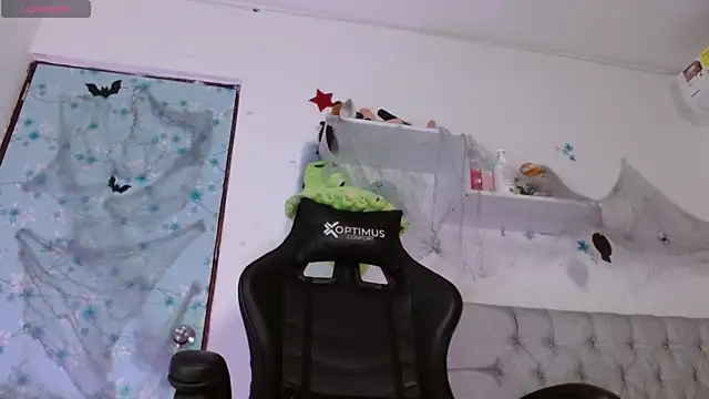 Snapshot of miss_valery2 chatting on October 29, 3:38 am miss valery2 online show from October 29, 3:38 am