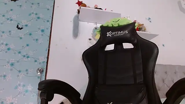 Snapshot of miss_valery2 chatting on November 24, 6:02 am miss valery2 online show from November 24, 6:02 am