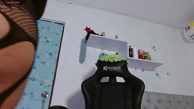 Snapshot of miss_valery2 chatting on November 18, 3:10 am miss valery2 online show from November 18, 3:10 am