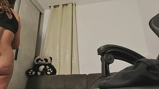 Snapshot of miss_valery2 chatting on June 17, 5:40 am miss valery2 online show from June 17, 5:40 am