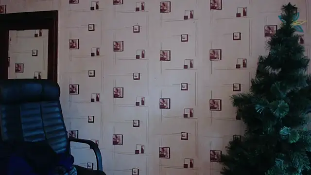 Snapshot of TasyaBigTTs chatting on December 20, 12:05 pm TasyaBigTTs online show from December 20, 12:05 pm
