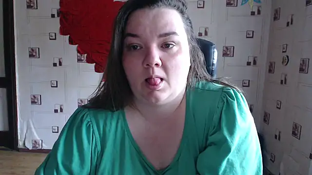 Snapshot of TasyaBigTTs chatting on March 22, 2:14 pm TasyaBigTTs online show from March 22, 2:14 pm