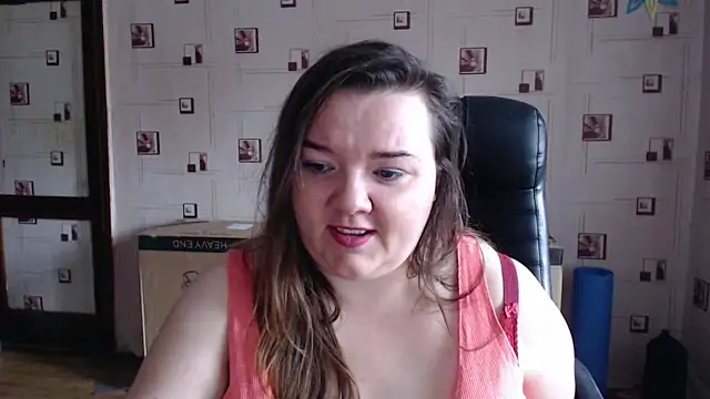 Snapshot of TasyaBigTTs chatting on December 5, 11:01 am TasyaBigTTs online show from December 5, 11:01 am