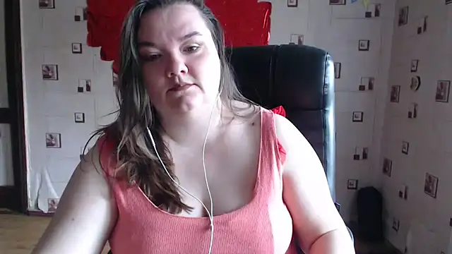 Snapshot of TasyaBigTTs chatting on March 23, 5:43 am TasyaBigTTs online show from March 23, 5:43 am