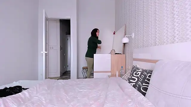 Clear Angel online show from February 10, 2:05 pm