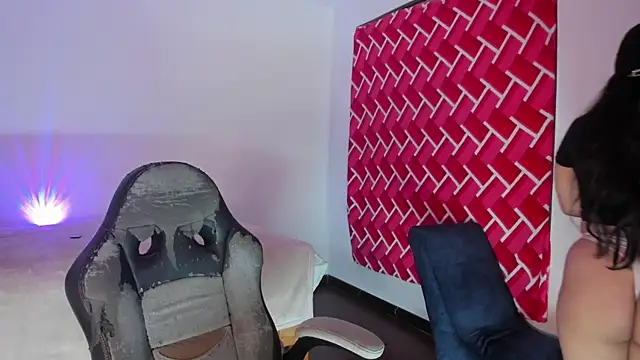 emiily15   online show from January 8, 7:09 pm