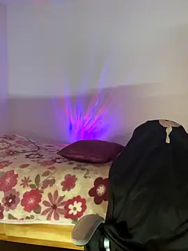 emiily15   online show from September 18, 6:55 pm