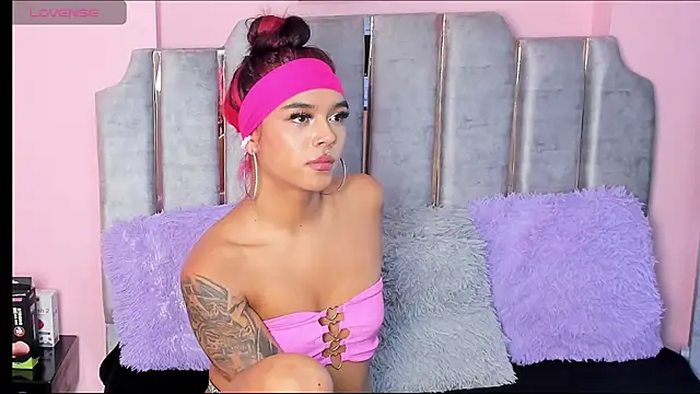 Snapshot of karol_noa chatting on February 19, 9:39 am karol noa online show from February 19, 9:39 am