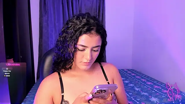 Snapshot of Adhara-zanne chatting on January 21, 3:04 am Adhara-zanne online show from January 21, 3:04 am