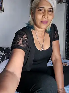 Snapshot of Goodgirlsue_77 chatting on June 11, 12:02 pm Goodgirlsue 77 online show from June 11, 12:02 pm