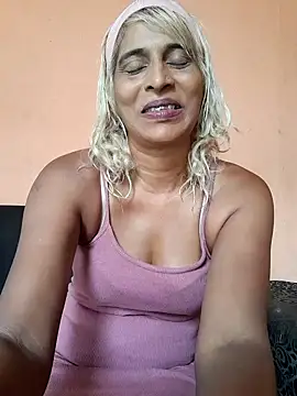Snapshot of Goodgirlsue_77 chatting on February 13, 11:17 am Goodgirlsue 77 online show from February 13, 11:17 am