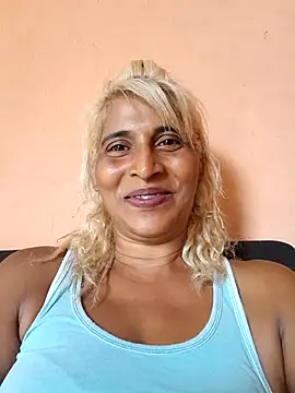 Snapshot of Goodgirlsue_77 chatting on March 16, 12:55 pm Goodgirlsue 77 online show from March 16, 12:55 pm