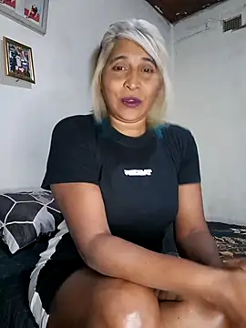 Snapshot of Goodgirlsue_77 chatting on June 8, 3:01 pm Goodgirlsue 77 online show from June 8, 3:01 pm