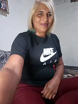 Goodgirlsue 77 online show from May 14, 7:33 pm