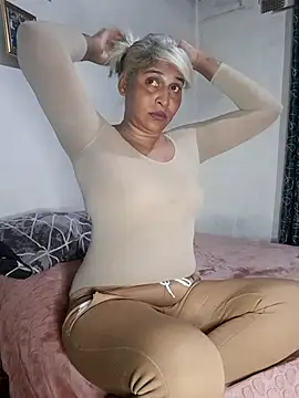 Snapshot of Goodgirlsue_77 chatting on July 5, 6:59 pm Goodgirlsue 77 online show from July 5, 6:59 pm
