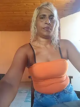 Snapshot of Goodgirlsue_77 chatting on January 28, 10:45 am Goodgirlsue 77 online show from January 28, 10:45 am