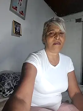 Snapshot of Goodgirlsue_77 chatting on July 18, 8:12 am Goodgirlsue 77 online show from July 18, 8:12 am