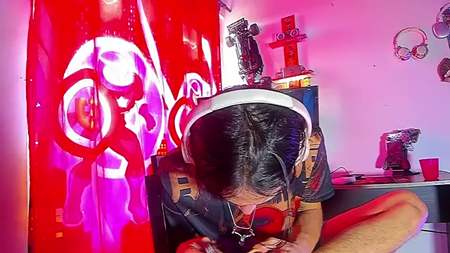LilOwen  online show from June 25, 7:41 pm
