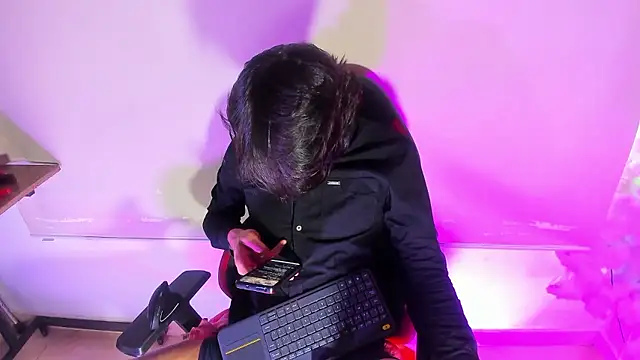 LilOwen  online show from January 18, 3:48 pm