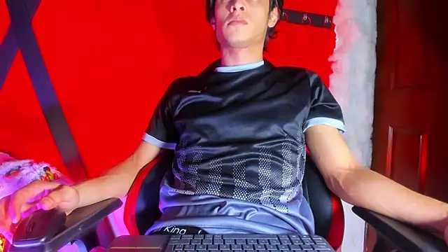 LilOwen  online show from April 14, 8:25 pm