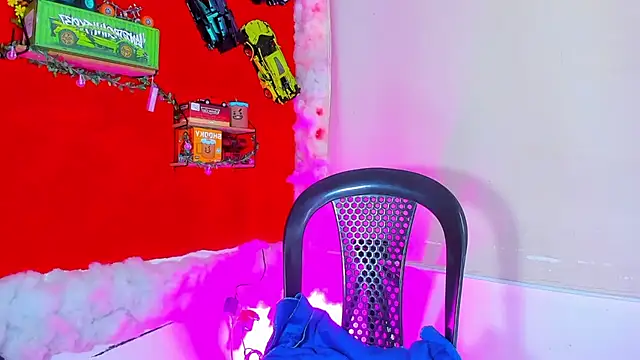 LilOwen  online show from September 28, 7:10 pm