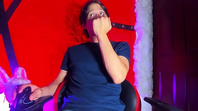 LilOwen  online show from March 22, 4:30 pm