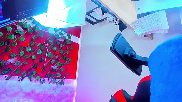 LilOwen  online show from October 31, 7:10 pm