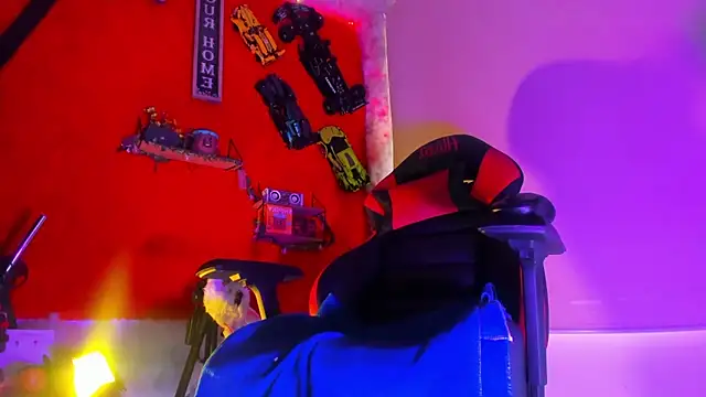 LilOwen  online show from November 19, 7:03 pm