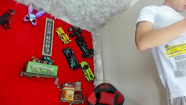 LilOwen  online show from October 18, 7:05 pm