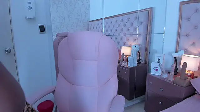 Isla Scott online show from October 29, 11:31 am