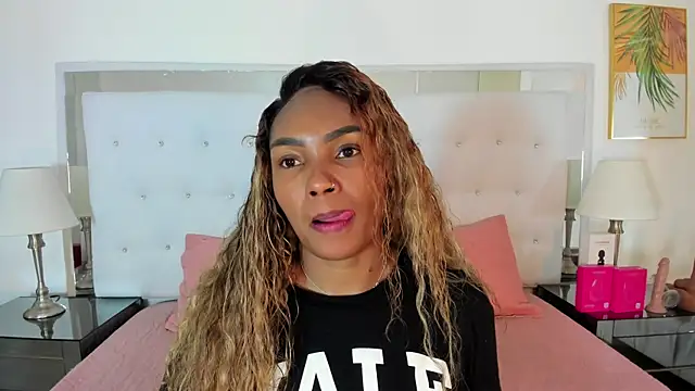 Isla Scott online show from May 21, 11:40 am