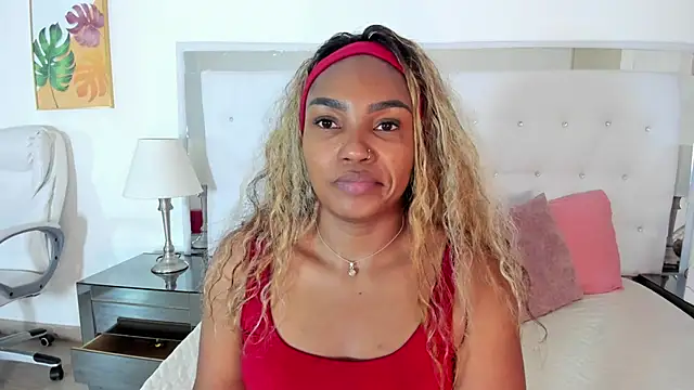 Isla Scott online show from May 13, 11:39 am