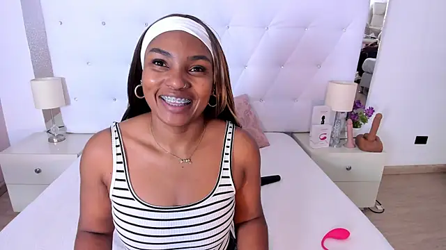 Isla Scott online show from November 14, 11:25 am