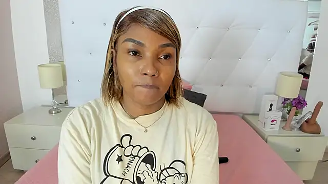 Isla Scott online show from February 11, 11:21 am