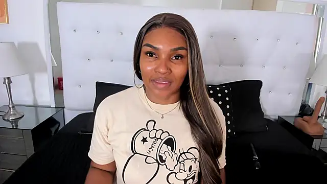 Isla Scott online show from March 3, 11:39 am