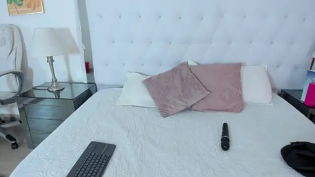 Isla Scott online show from March 20, 11:44 am