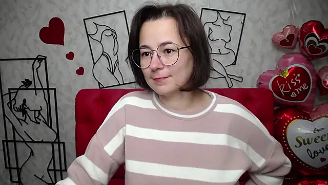 Snapshot of MarieSho chatting on February 17, 1:11 pm MarieSho online show from February 17, 1:11 pm