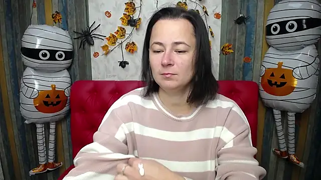 Snapshot of MarieSho chatting on October 20, 6:15 am MarieSho online show from October 20, 6:15 am