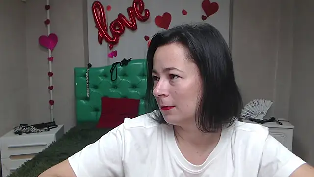 Snapshot of MarieSho chatting on September 9, 5:28 am MarieSho online show from September 9, 5:28 am