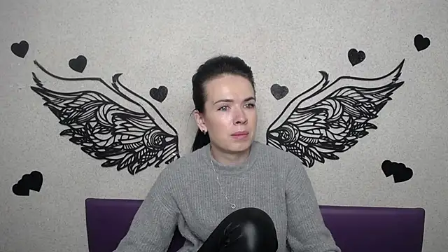 JasmineKouch online show from September 25, 5:30 pm