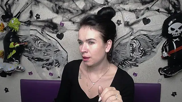 JasmineKouch online show from October 31, 6:15 pm