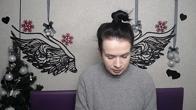 JasmineKouch online show from December 21, 6:48 am