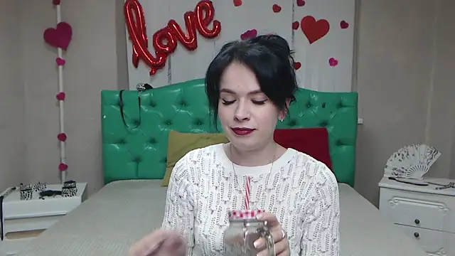 JasmineKouch online show from April 11, 5:37 am