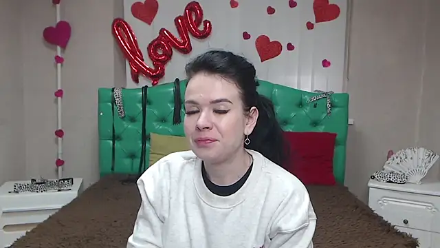 JasmineKouch online show from February 6, 9:27 am