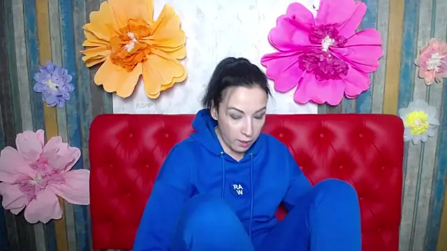 ElizabethSho online show from February 4, 6:14 pm