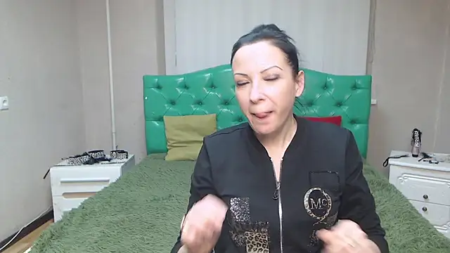 Snapshot of ElizabethSho chatting on January 26, 3:17 am ElizabethSho online show from January 26, 3:17 am