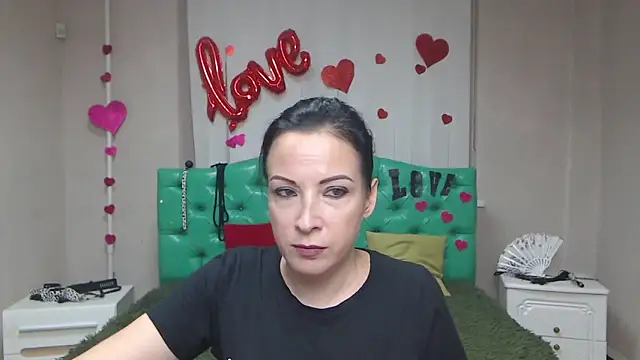 Snapshot of ElizabethSho chatting on September 9, 5:11 pm ElizabethSho online show from September 9, 5:11 pm
