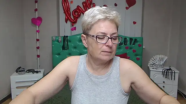 EmiliaGree online show from September 26, 5:09 pm